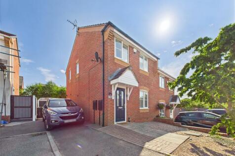 3 bedroom semi-detached house for sale