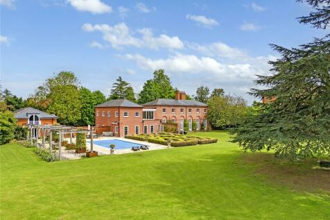 8 bedroom detached house for sale