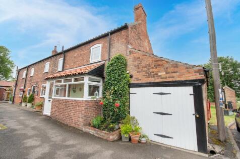 North Moor Road, Walkeringham 1 bed semi