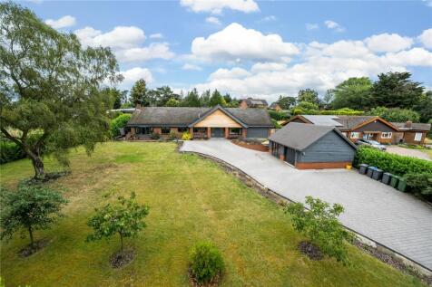 Dukes Park, Woodbridge, Suffolk, IP12 5 bed bungalow for sale