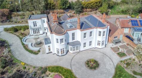 6 bedroom detached house for sale
