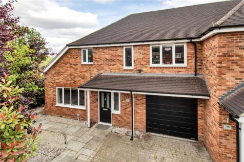 Dynes Road, Kemsing, Sevenoaks, Kent... 3 bed semi