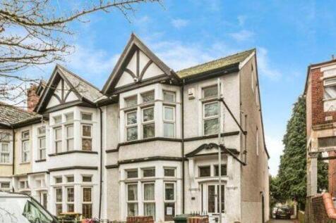 4 bedroom end of terrace house for sale