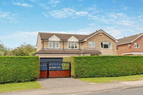 5 bedroom detached house for sale