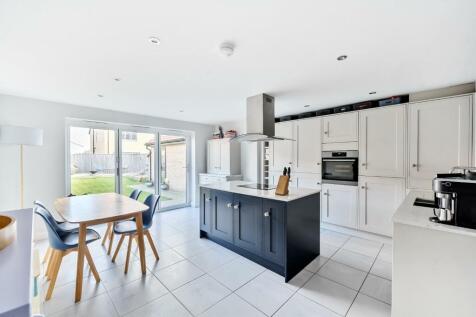 4 bedroom semi-detached house for sale
