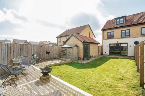 4 bedroom semi-detached house for sale