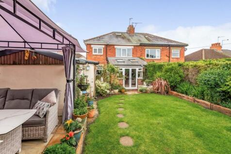 3 bedroom semi-detached house for sale