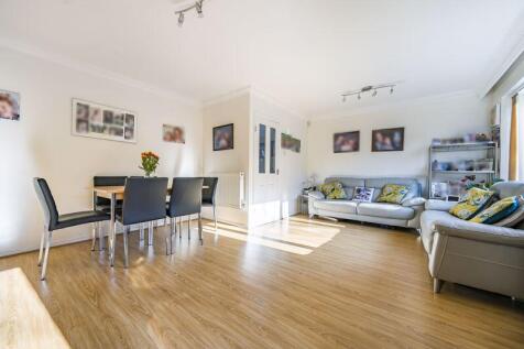4 bedroom end of terrace house for sale