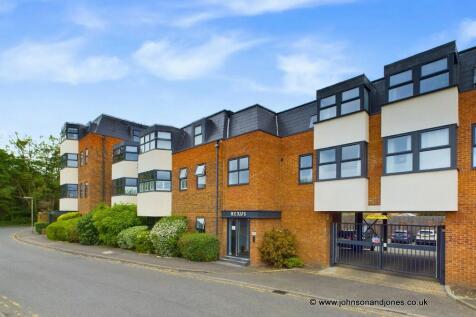 1 bedroom ground floor flat for sale