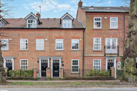 3 bedroom town house for sale