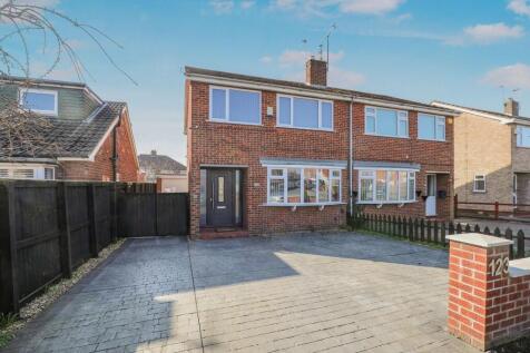 3 bedroom semi-detached house for sale