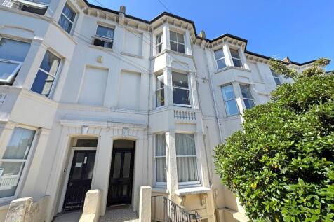 3 bedroom maisonette for sale