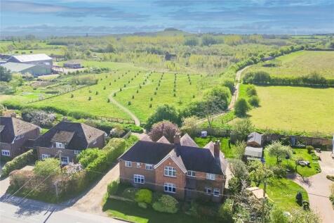 6 bedroom detached house for sale