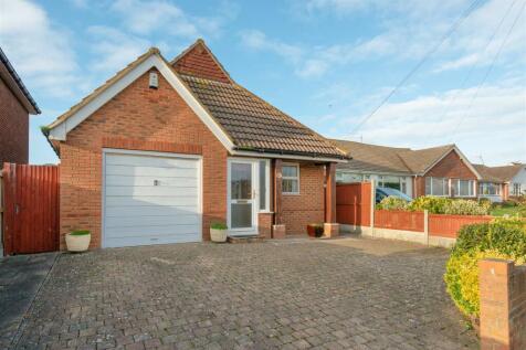 Faversham Road, Seasalter, Whitstable 3 bed detached bungalow for sale