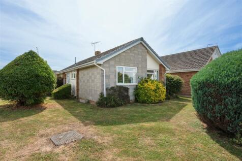 Macdonald Parade, Seasalter, Whitstable 2 bed detached bungalow for sale