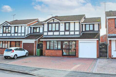 Overfield Drive, SEDGEMOOR PARK, WV14... 4 bed detached house for sale