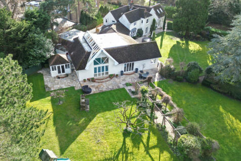 6 bedroom detached house for sale