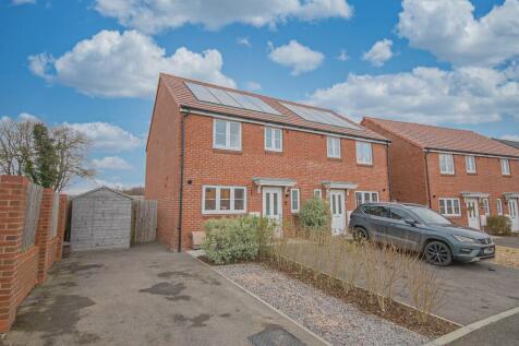 3 bedroom semi-detached house for sale