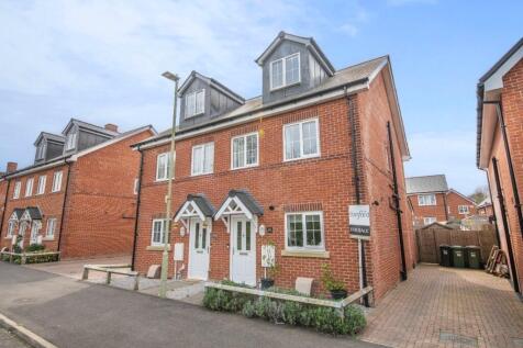 3 bedroom town house for sale