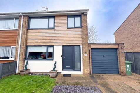 3 bedroom semi-detached house for sale