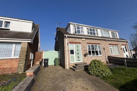 ST. NICHOLAS DRIVE. GRIMSBY 3 bed semi