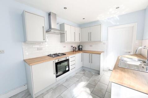 CASTLE STREET, GRIMSBY 3 bed terraced house for sale