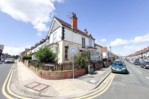 4 bedroom end of terrace house for sale