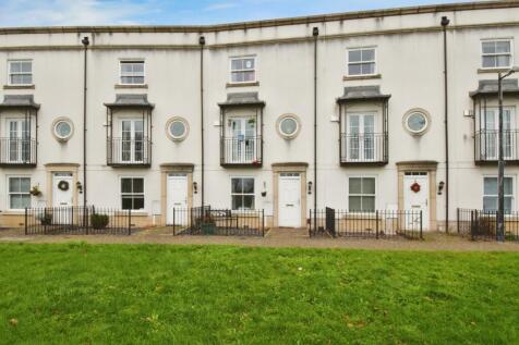 4 bedroom terraced house for sale