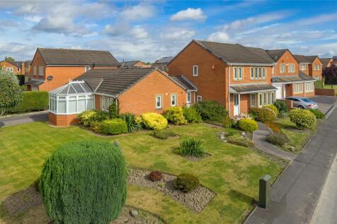 Hill Top Lane, Tingley, Wakefield... 4 bed detached house for sale