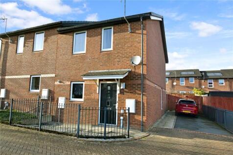 Glen Court, Morley, Leeds, West... 3 bed semi