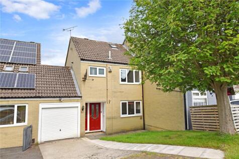 3 bedroom link detached house for sale