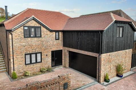 Bere Regis 4 bed detached house for sale