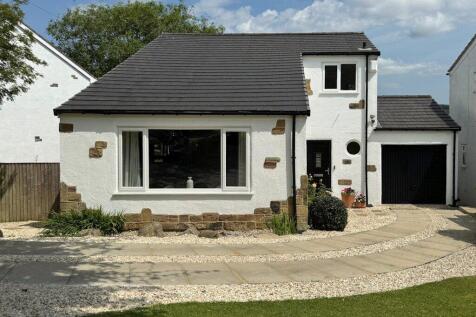 Westway, Guiseley, Leeds, West Yorkshire 4 bed detached house for sale