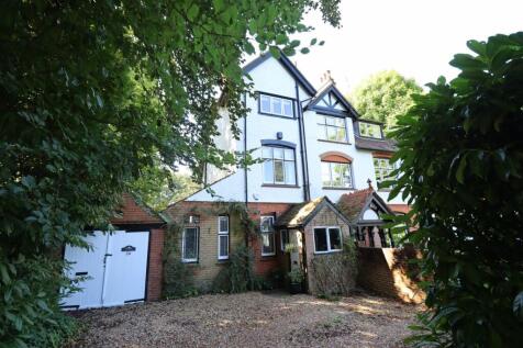 Heatherdale Road, Camberley GU15 4 bed semi