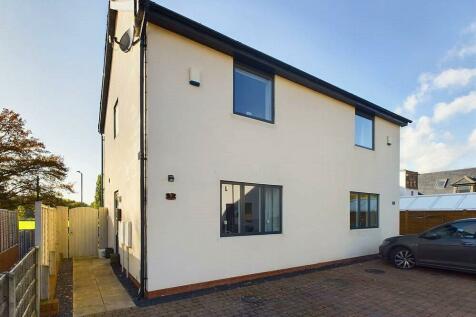 2 bedroom semi-detached house for sale