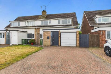 Shrawley Road, Fernhill Heath... 3 bed semi