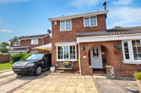Hare Farm Avenue, Leeds, West Yorkshire 4 bed semi