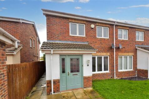 Forrester Court, Robin Hood... 3 bed semi