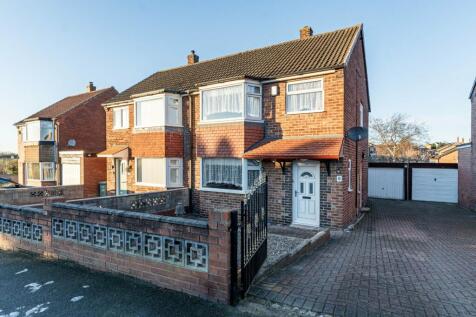 Woodland Drive, Swillington, Leeds... 3 bed semi