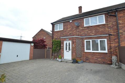 3 bedroom semi-detached house for sale