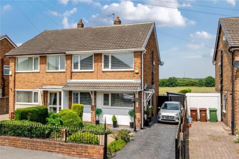 Denholme Meadow, South Elmsall... 3 bed semi