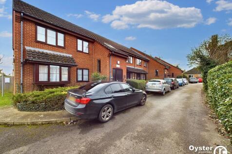 Henry Road, Acacias Lodge, EN4 2 bed ground floor flat for sale