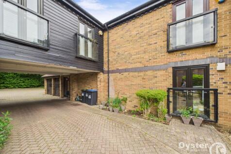 Walker Close, London, N11 2 bed flat for sale