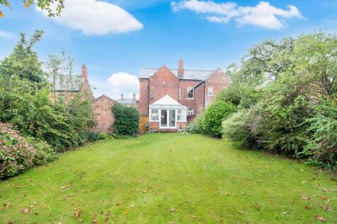 6 bedroom semi-detached house for sale