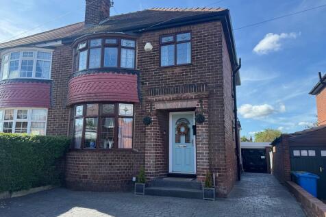 3 bedroom semi-detached house for sale
