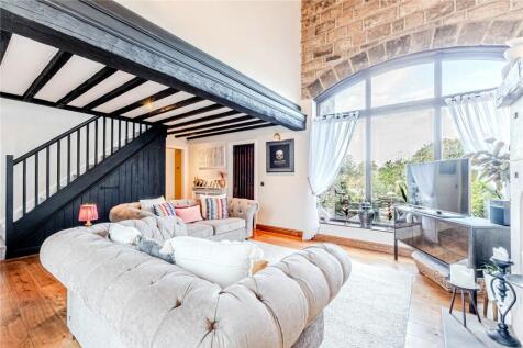 Tong Lane, Bradford, West Yorkshire 3 bed terraced house for sale