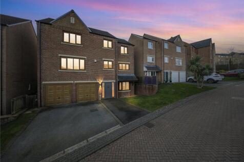 Post Hill View, Pudsey, West Yorkshire 5 bed detached house for sale