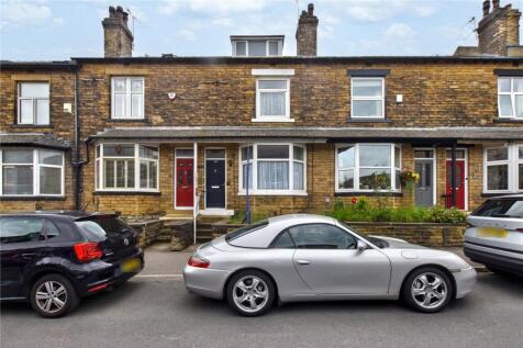 Pembroke Road, Pudsey, West Yorkshire 3 bed terraced house for sale