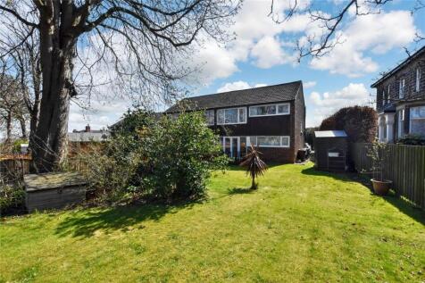 Brookfield Court, Leeds, West Yorkshire 1 bed apartment for sale