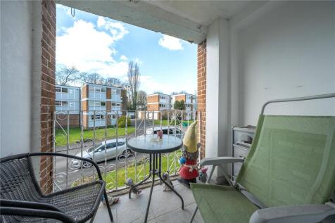 Newton Court, Oakwood, Leeds 2 bed apartment for sale